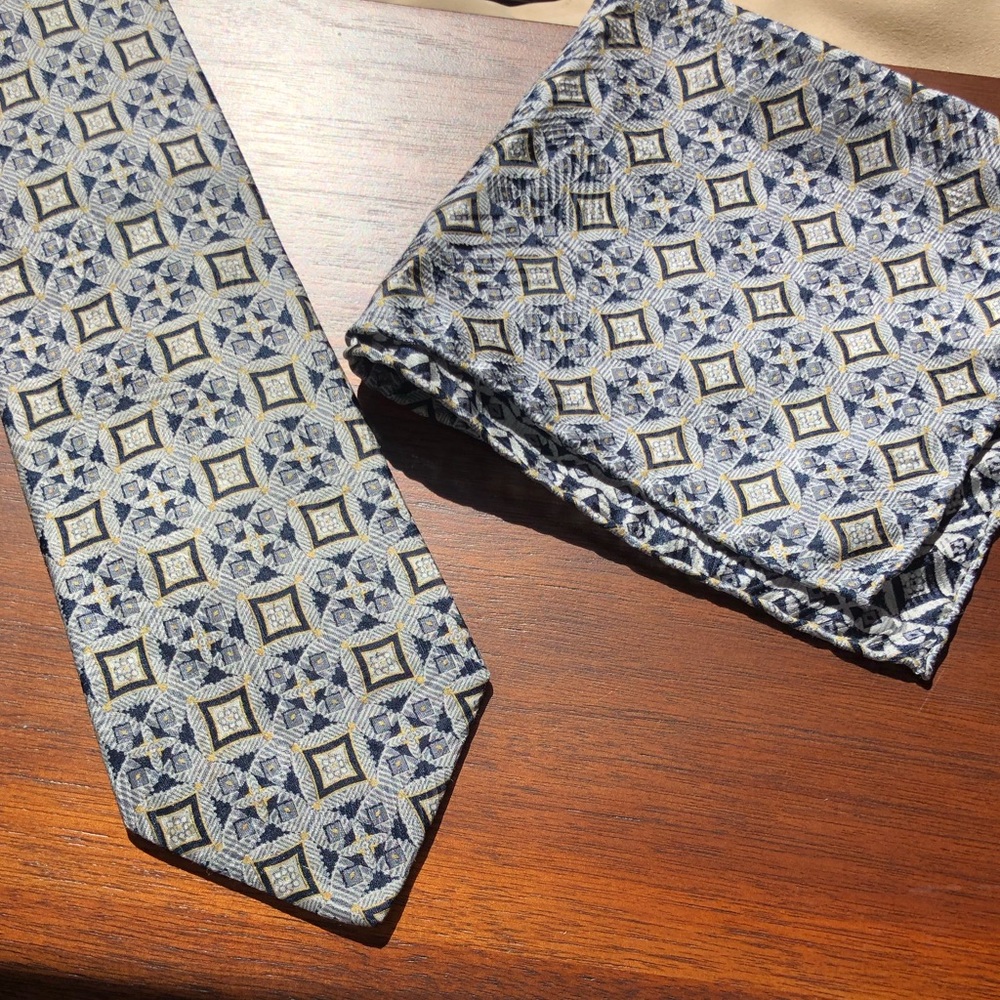 Brioni 100% Silk Tie with Matching Pocket Square